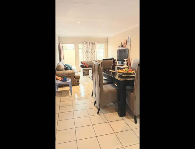 2 BEDROOM PROPERTY TO RENT IN LOMBARDY EAST